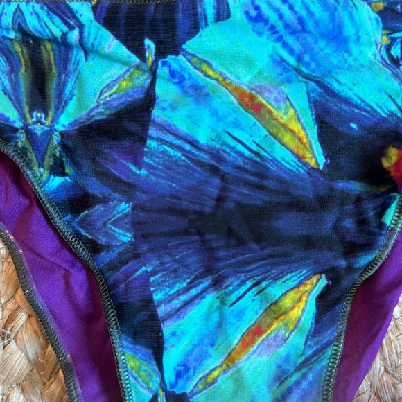 VICTORIA SECRET Bikini - Picture 6 of 9